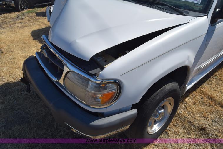 image for item K2911 2000 Ford Explorer SUV