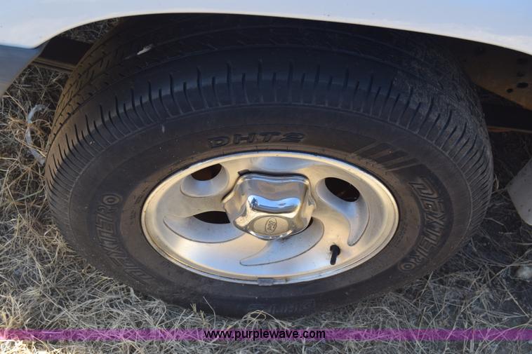 image for item K2911 2000 Ford Explorer SUV