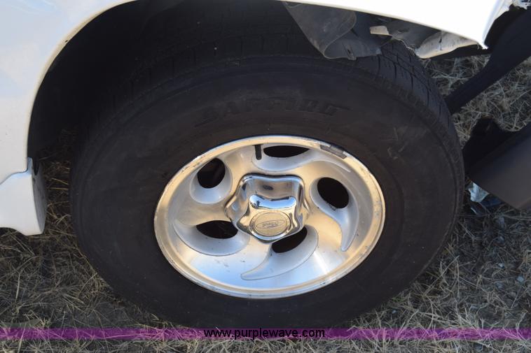 image for item K2911 2000 Ford Explorer SUV