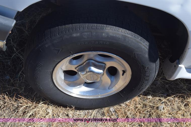 image for item K2911 2000 Ford Explorer SUV