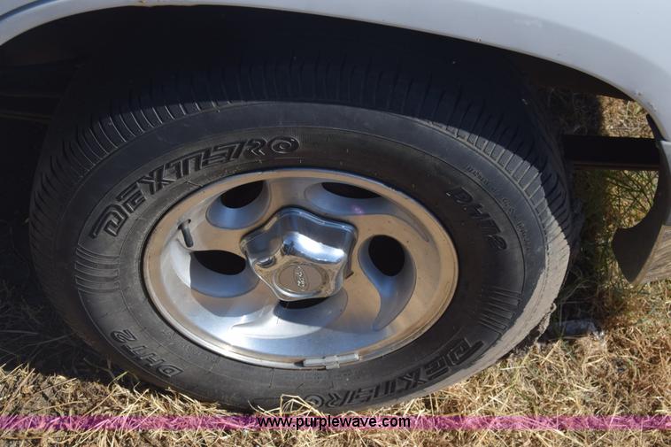 image for item K2911 2000 Ford Explorer SUV