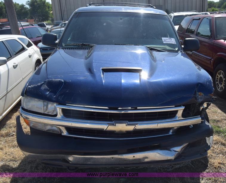 image for item K2912 2002 Chevrolet Suburban 1500 SUV
