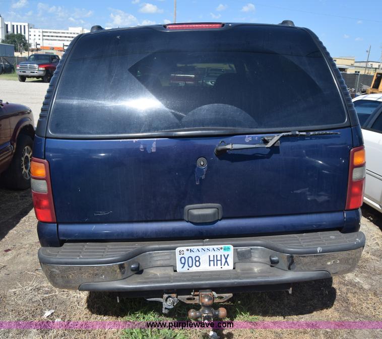 image for item K2912 2002 Chevrolet Suburban 1500 SUV