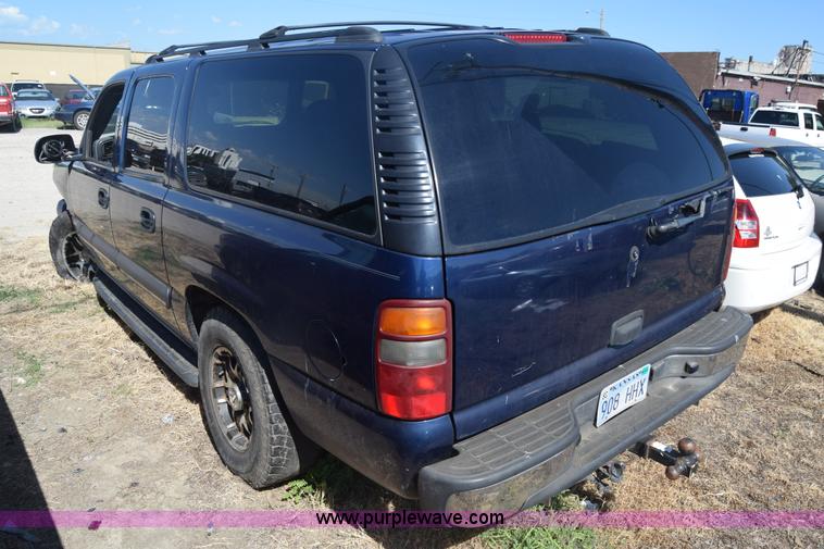 image for item K2912 2002 Chevrolet Suburban 1500 SUV