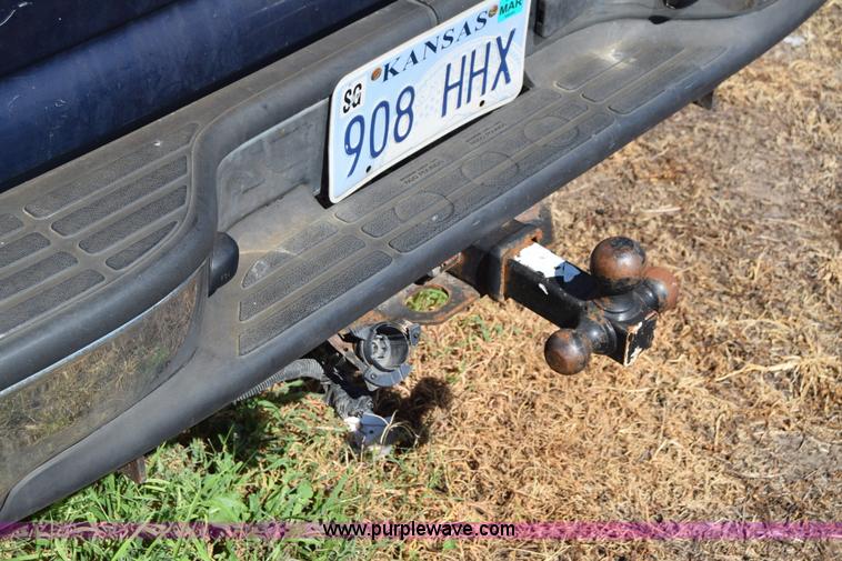 image for item K2912 2002 Chevrolet Suburban 1500 SUV