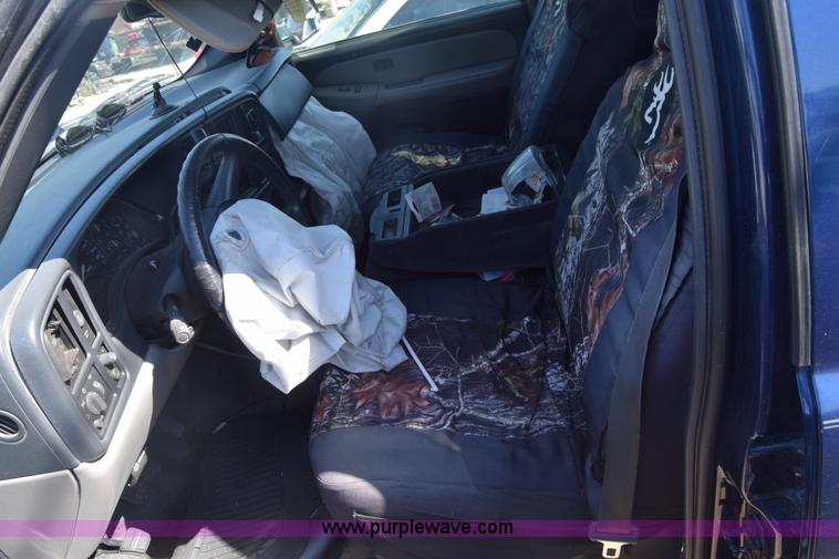 image for item K2912 2002 Chevrolet Suburban 1500 SUV