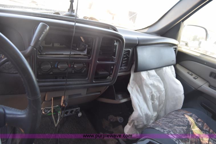 image for item K2912 2002 Chevrolet Suburban 1500 SUV