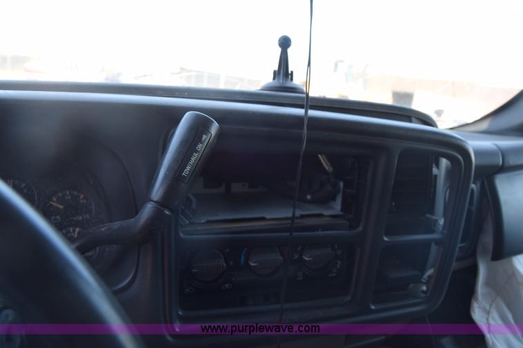 image for item K2912 2002 Chevrolet Suburban 1500 SUV