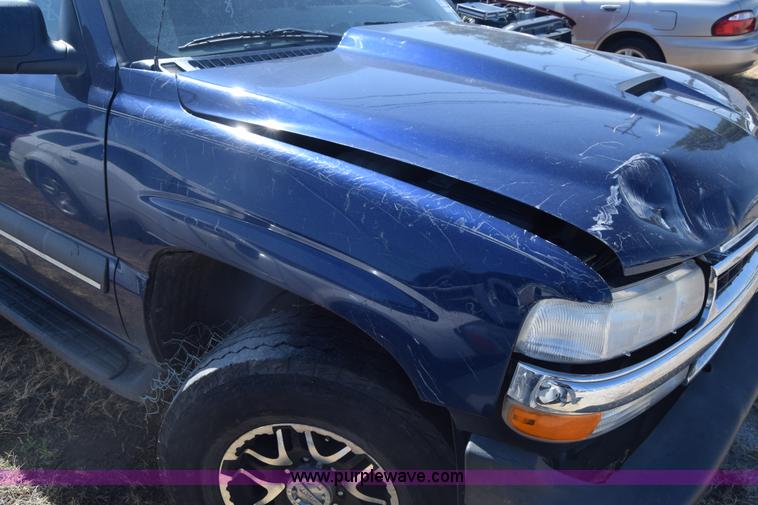 image for item K2912 2002 Chevrolet Suburban 1500 SUV