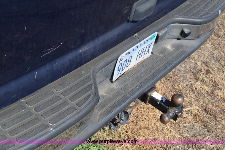 image for item K2912 2002 Chevrolet Suburban 1500 SUV