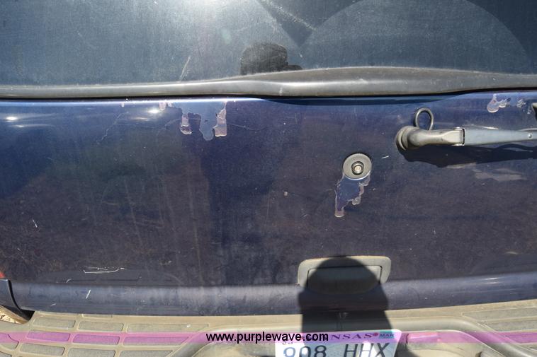 image for item K2912 2002 Chevrolet Suburban 1500 SUV