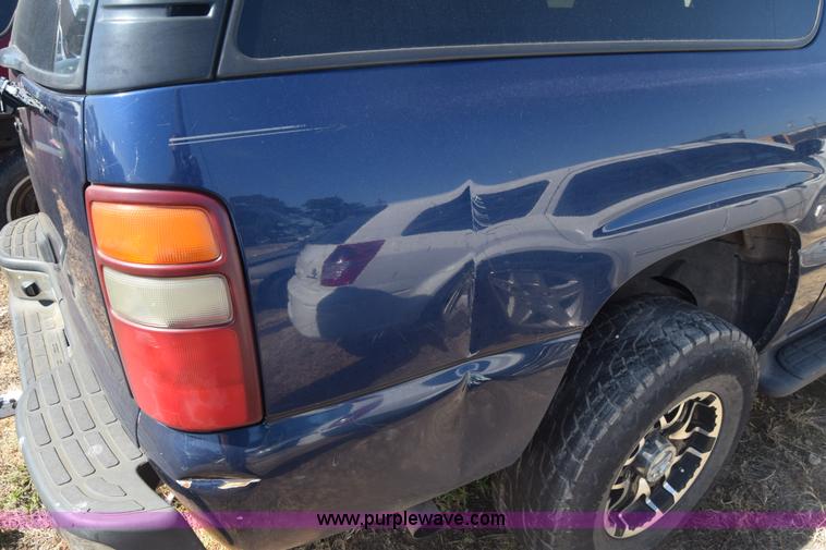 image for item K2912 2002 Chevrolet Suburban 1500 SUV