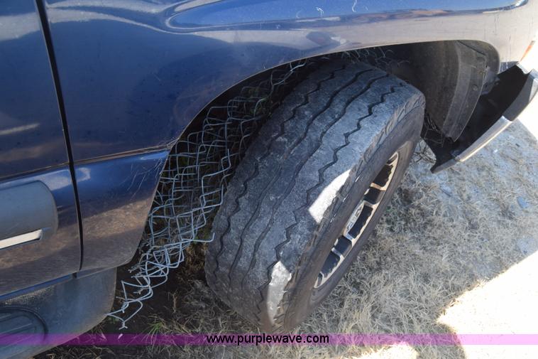 image for item K2912 2002 Chevrolet Suburban 1500 SUV