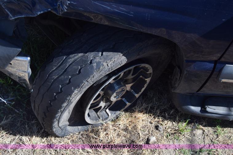 image for item K2912 2002 Chevrolet Suburban 1500 SUV