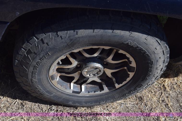 image for item K2912 2002 Chevrolet Suburban 1500 SUV