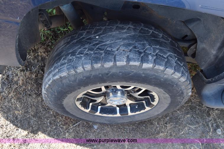 image for item K2912 2002 Chevrolet Suburban 1500 SUV