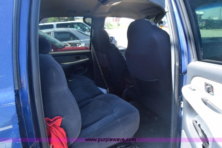 image for item K2912 2002 Chevrolet Suburban 1500 SUV