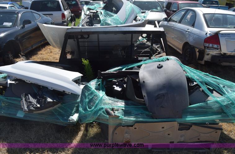 image for item K2915 2007 Chevrolet Silverado 1500 Ext. Cab flatbed pickup truck parts