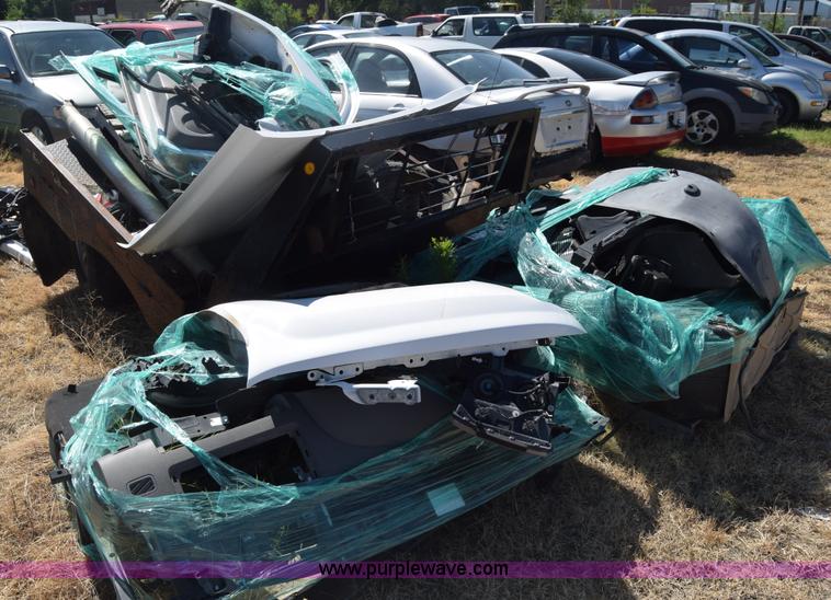 image for item K2915 2007 Chevrolet Silverado 1500 Ext. Cab flatbed pickup truck parts