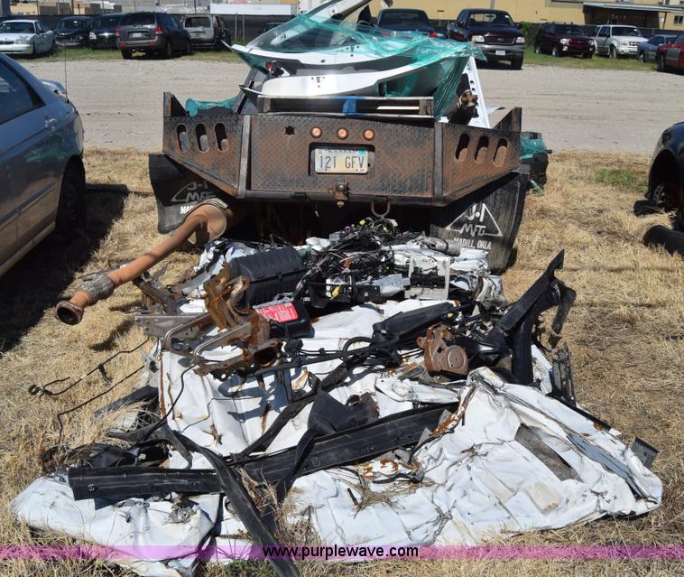 image for item K2915 2007 Chevrolet Silverado 1500 Ext. Cab flatbed pickup truck parts