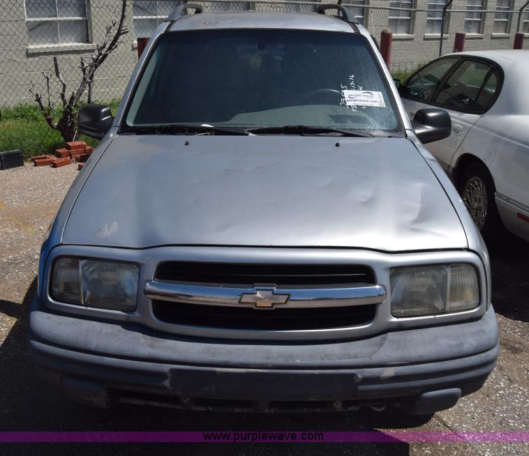 image for item K2917 2001 Chevrolet Tracker SUV