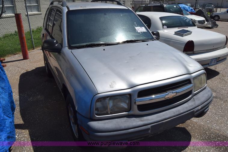 image for item K2917 2001 Chevrolet Tracker SUV