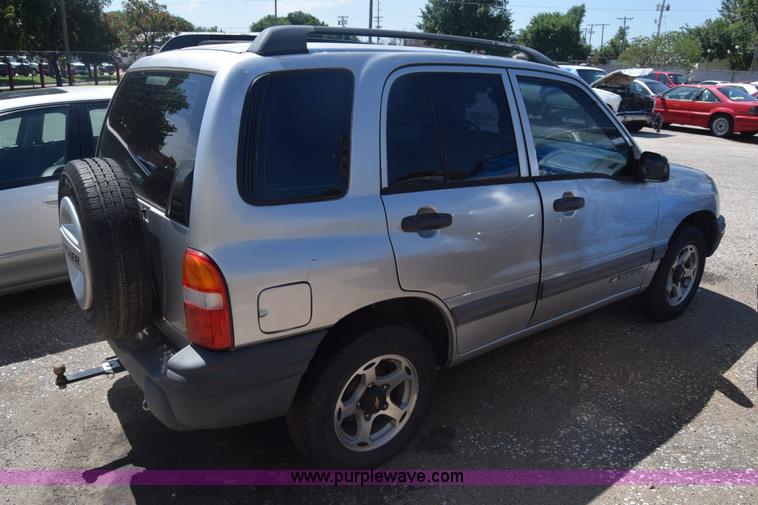 image for item K2917 2001 Chevrolet Tracker SUV