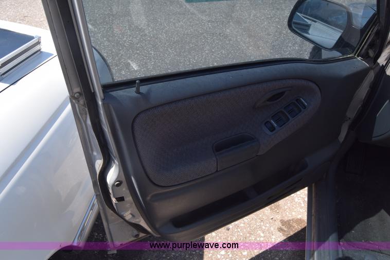 image for item K2917 2001 Chevrolet Tracker SUV