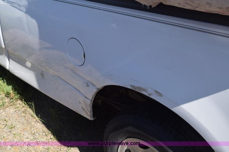 image for item K2921 1997 Ford F150 pickup truck