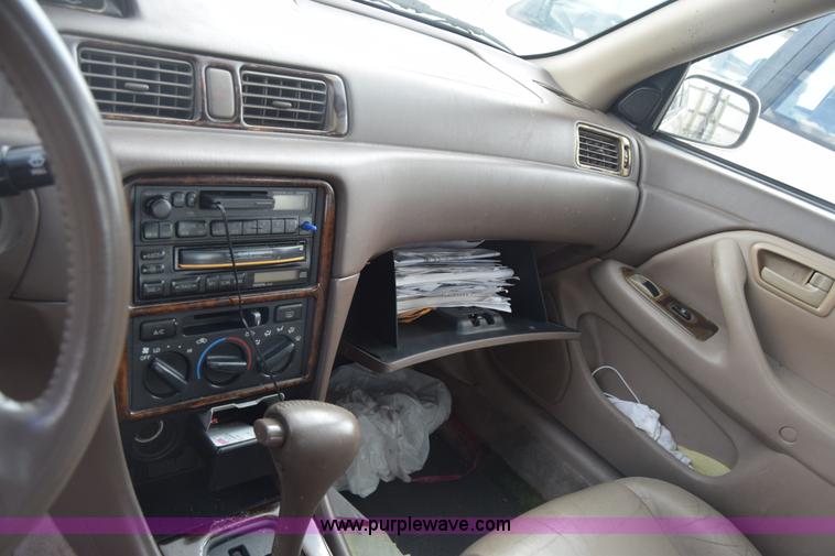 image for item K2936 1997 Toyota Camry