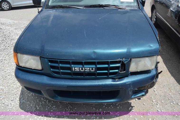image for item K2940 1999 Isuzu Rodeo SUV