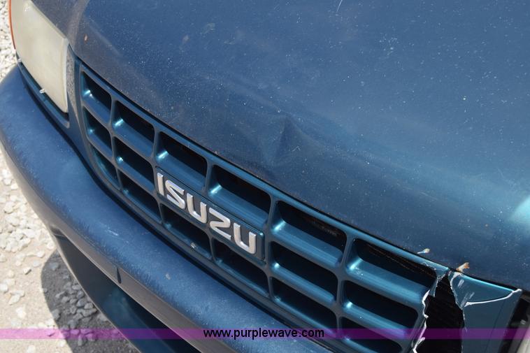 image for item K2940 1999 Isuzu Rodeo SUV