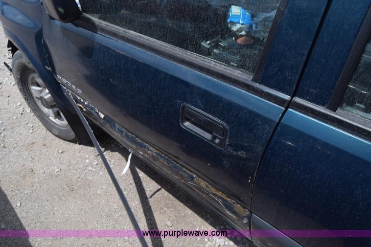 image for item K2940 1999 Isuzu Rodeo SUV