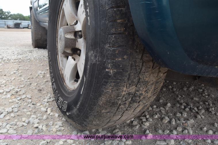 image for item K2940 1999 Isuzu Rodeo SUV