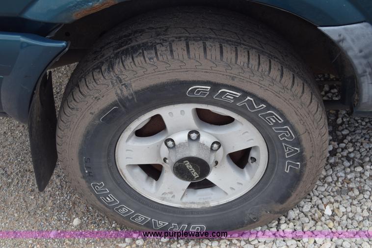 image for item K2940 1999 Isuzu Rodeo SUV