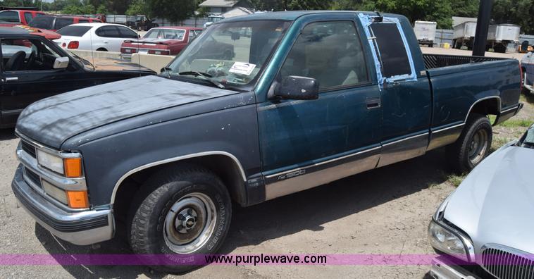 image for item K2945 1995 Chevrolet 1500 pickup truck