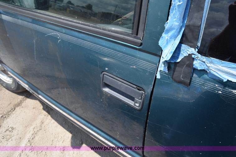 image for item K2945 1995 Chevrolet 1500 pickup truck