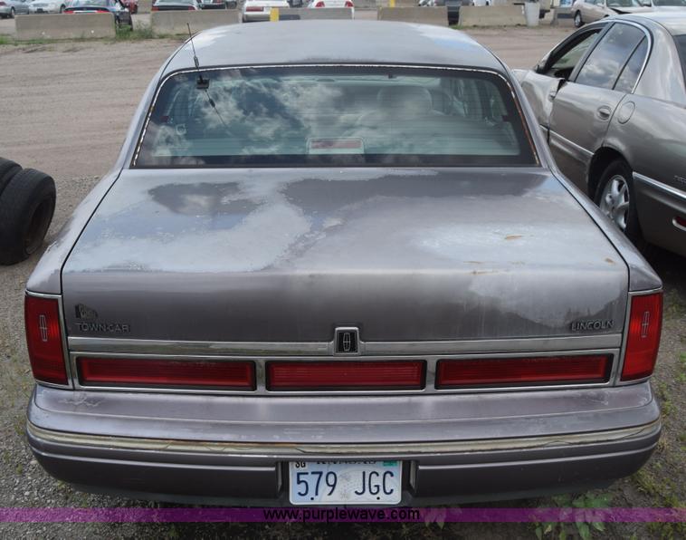 image for item K2946 1996 Lincoln Town Car