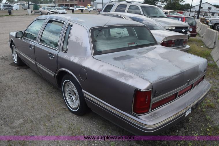 image for item K2946 1996 Lincoln Town Car