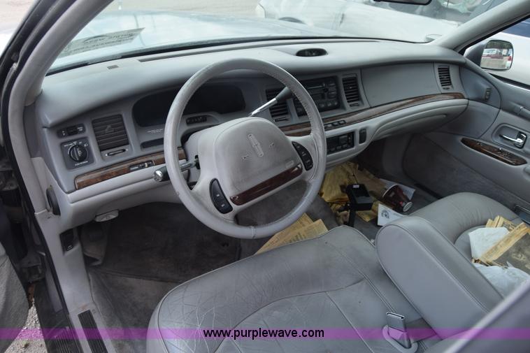 image for item K2946 1996 Lincoln Town Car