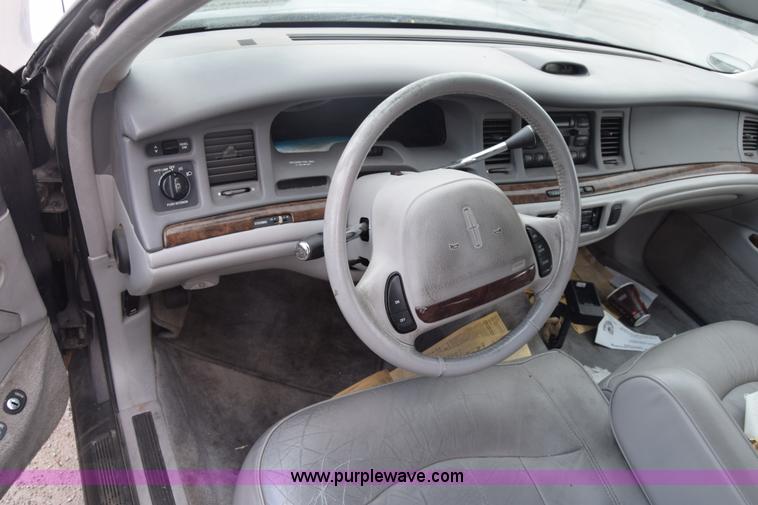 image for item K2946 1996 Lincoln Town Car