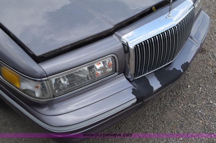 image for item K2946 1996 Lincoln Town Car