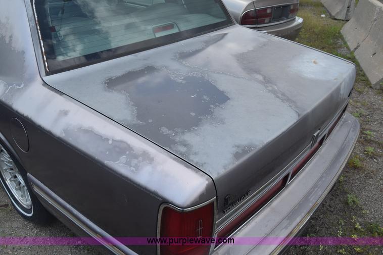 image for item K2946 1996 Lincoln Town Car