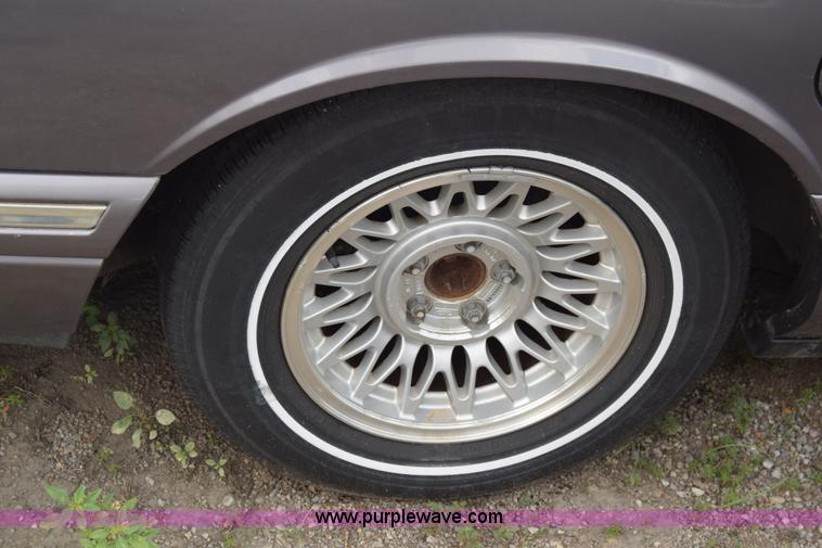 image for item K2946 1996 Lincoln Town Car