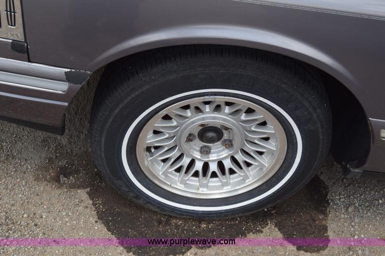 image for item K2946 1996 Lincoln Town Car