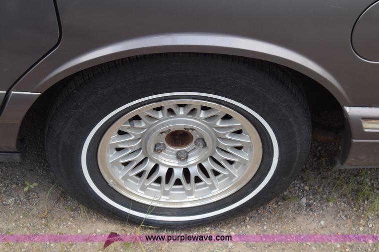 image for item K2946 1996 Lincoln Town Car