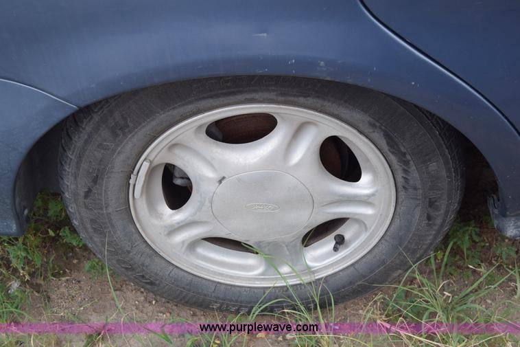 image for item K2956 1999 Ford Taurus