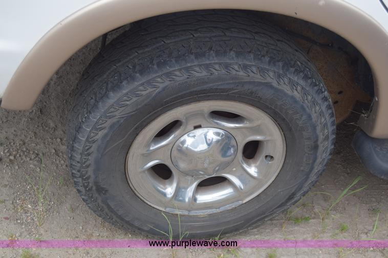 image for item K2957 1997 Ford Expedition SUV