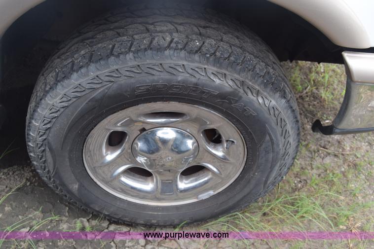 image for item K2957 1997 Ford Expedition SUV