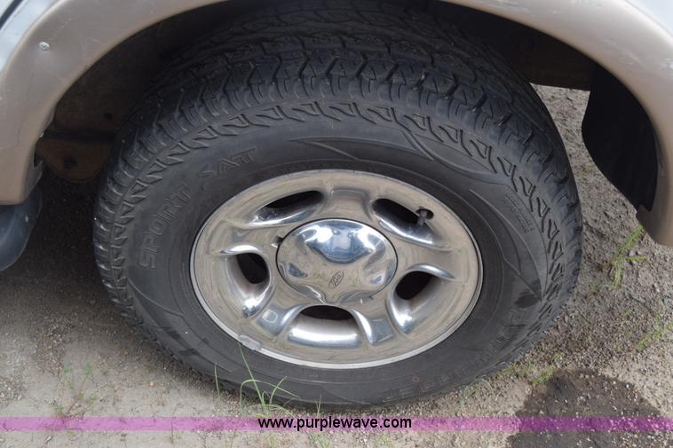 image for item K2957 1997 Ford Expedition SUV